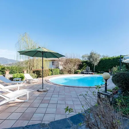 Renetta With Swimming Pool And Jacuzzi And Parking Apartment
