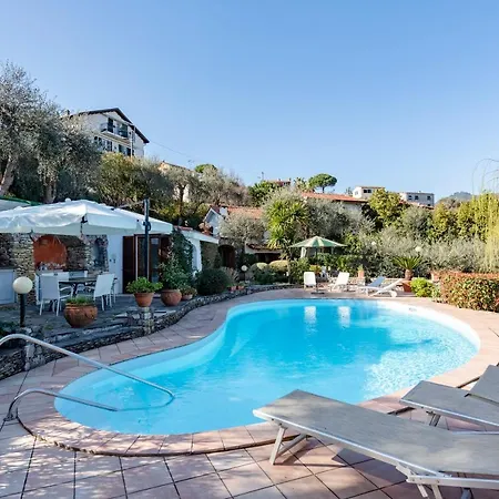 Apartment Renetta With Swimming Pool And Jacuzzi And Parking Rapallo