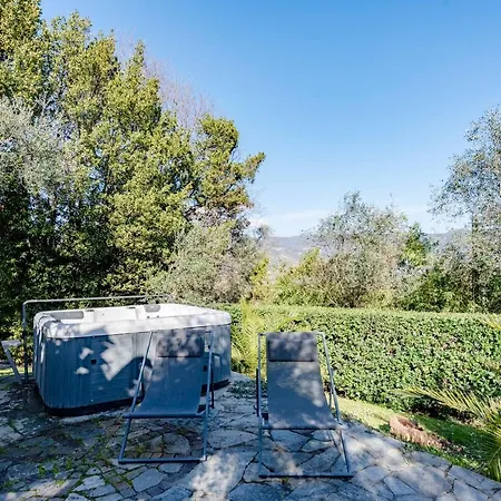 Apartment Renetta With Swimming Pool And Jacuzzi And Parking Rapallo