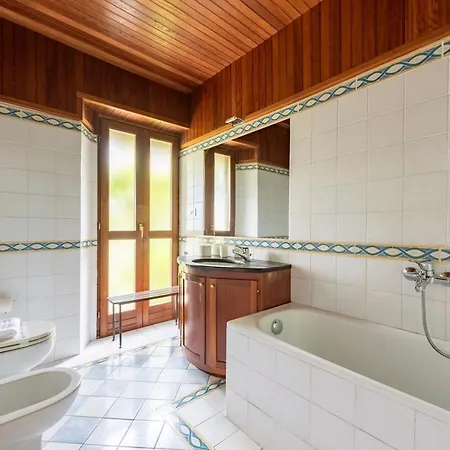 Renetta With Swimming Pool And Jacuzzi And Parking Rapallo