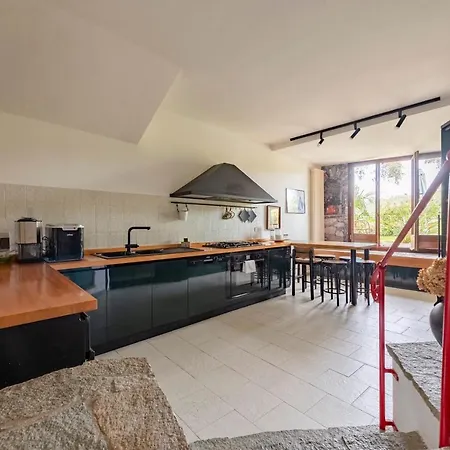 Renetta With Swimming Pool And Jacuzzi And Parking