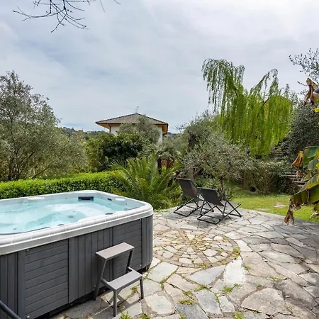 Renetta With Swimming Pool And Jacuzzi And Parking