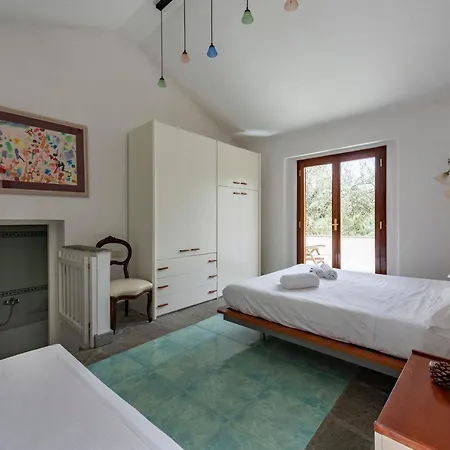 Renetta With Swimming Pool And Jacuzzi And Parking *