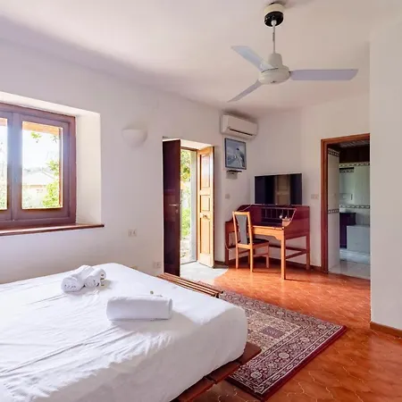 Apartment Renetta With Swimming Pool And Jacuzzi And Parking Rapallo