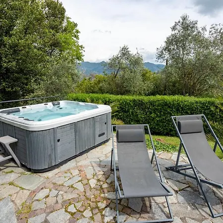 Renetta With Swimming Pool And Jacuzzi And Parking Rapallo